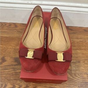 Salvatore Ferragamo Women’s Red Vara Bow Suede Flats like new